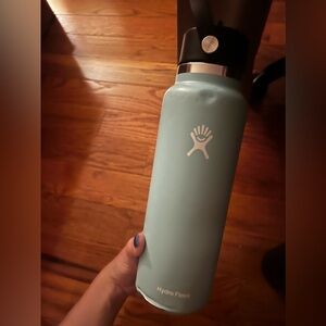 Light Blue 40oz Hydroflask - Lightly used